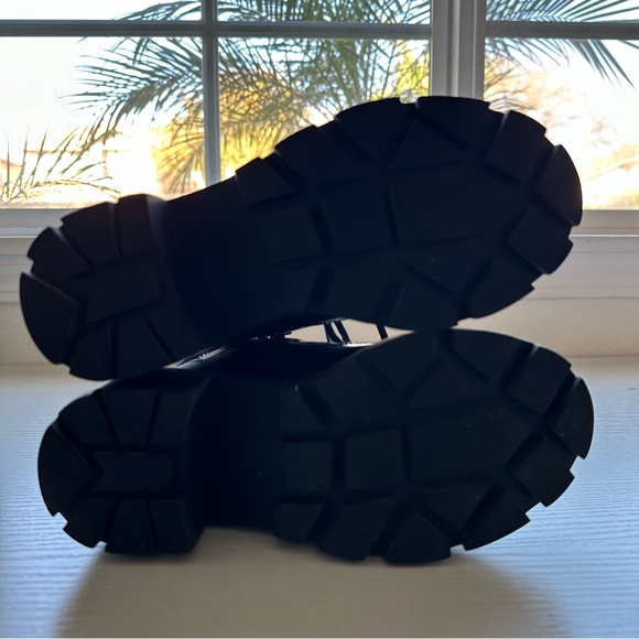 Tory Burch Lug Boot Black Women's - Picture 12 of 15